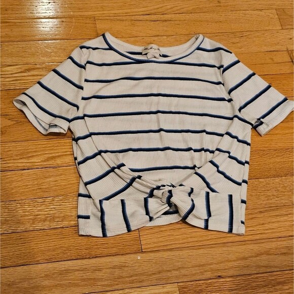 Gaze Stripe Cropped Top with front knot. Size S. Excellent Condition! - Picture 4 of 4